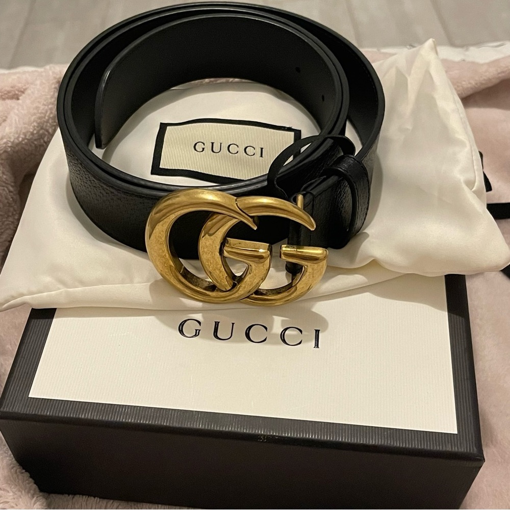 Wide leather belt with Double G buckle
Size 100
